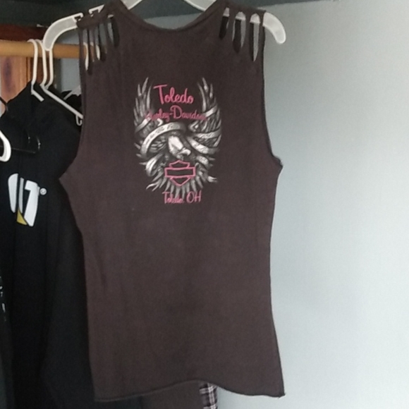 Women's distressed Small H-D - Picture 3 of 7